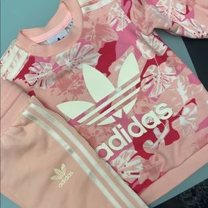 Adidas jumpsuit size:9months